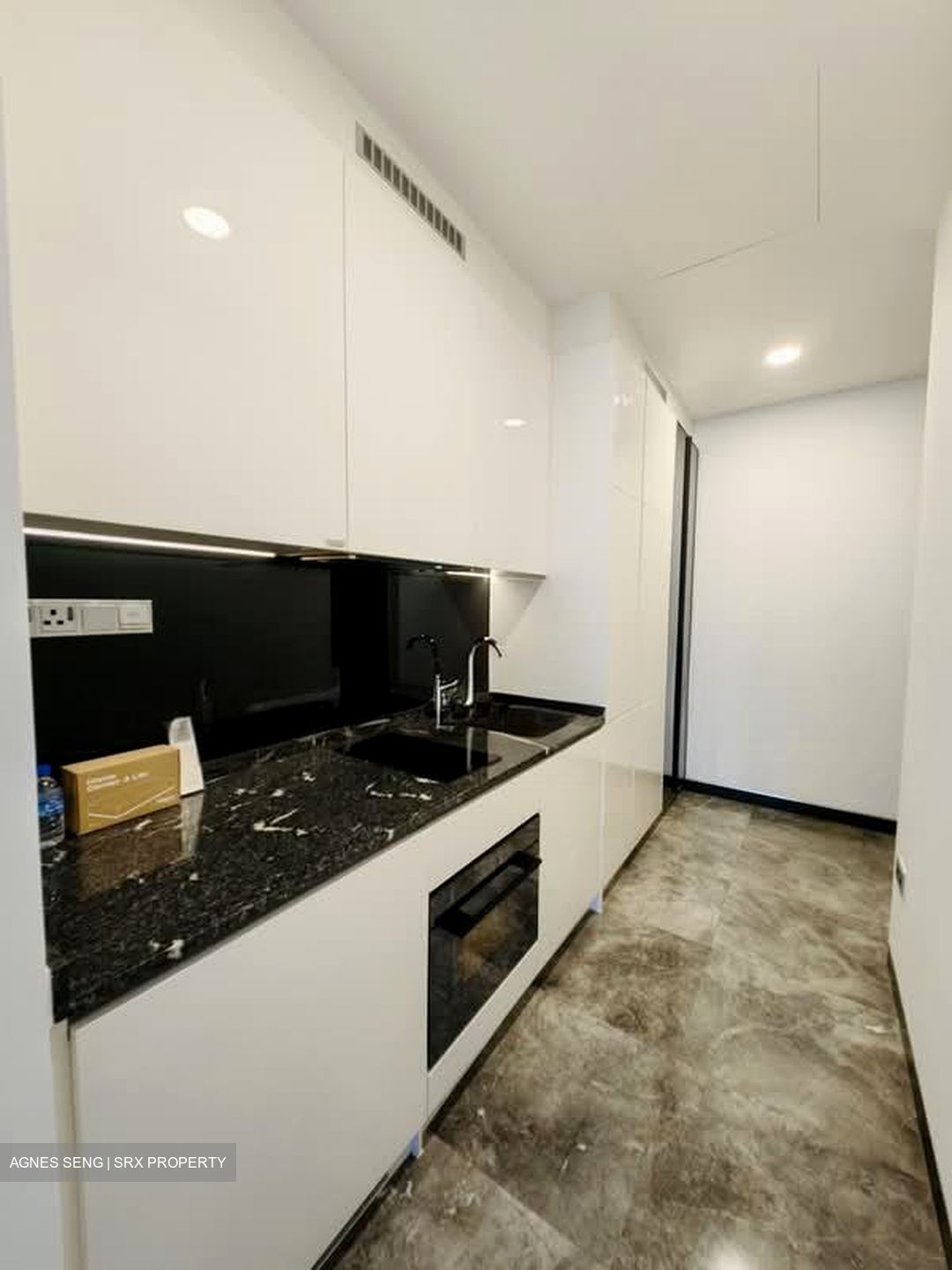 Beach Road (D7), Condominium #587671721